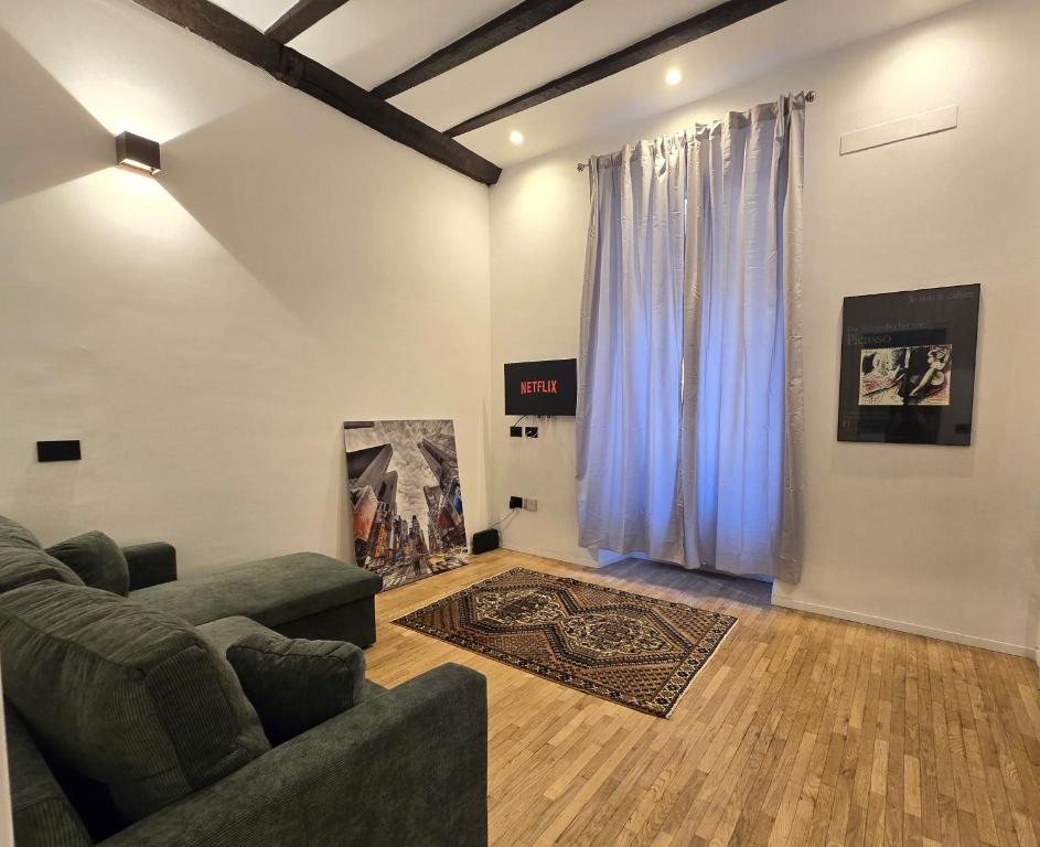 YR Apartments - Isola - Steps from Bosco Verticale and Metro