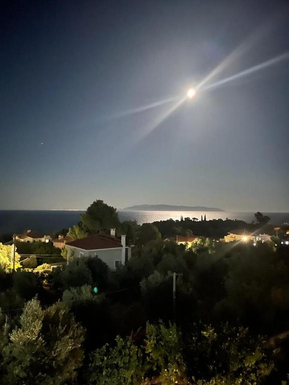 a view of the sun rising over the ocean at GAIAeMARE Suit Apartment in Pesádha