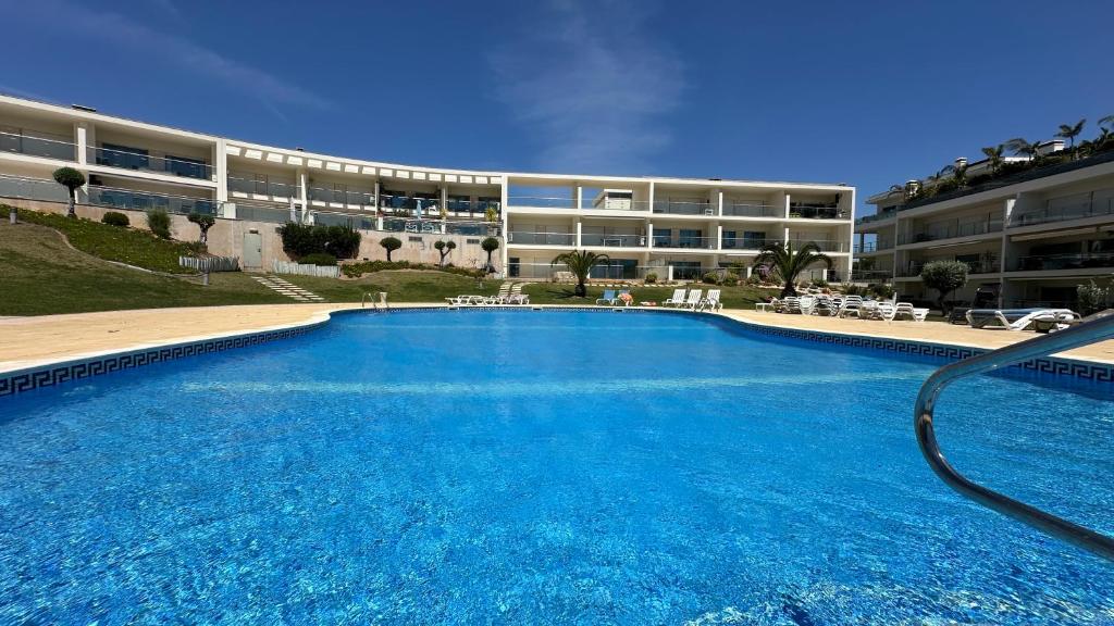 Albufeira, piscine & jardin, tennis, a 1000 m de la plage , 2 chambres