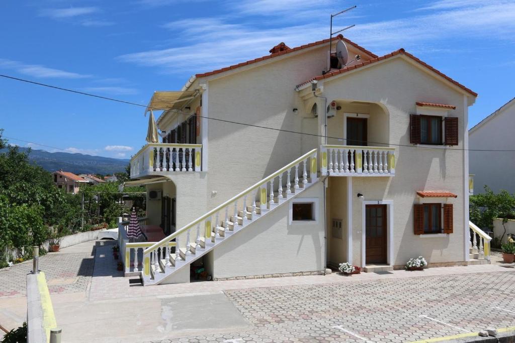 Budova, v ktorej sa apartmán nachádza