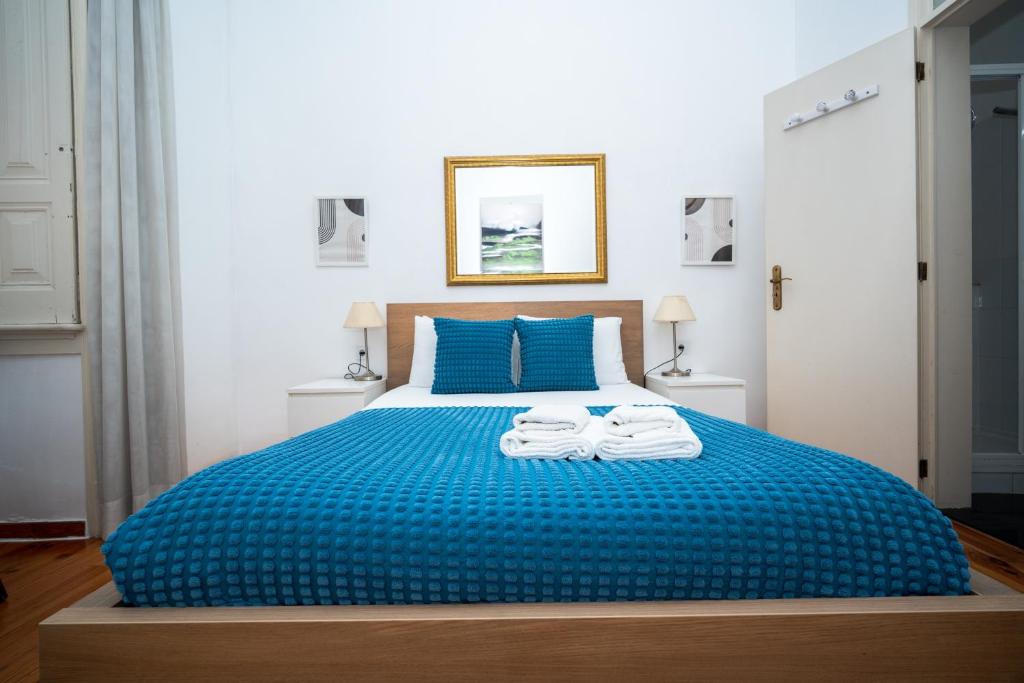 Large 3-Bedroom 4 double bed 2 Bathroom Apartment, Prime Lisbon Location