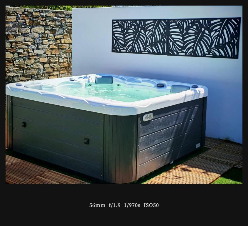 a jacuzzi tub sitting next to a wall at VILLA GEM POUNTA in Pounda