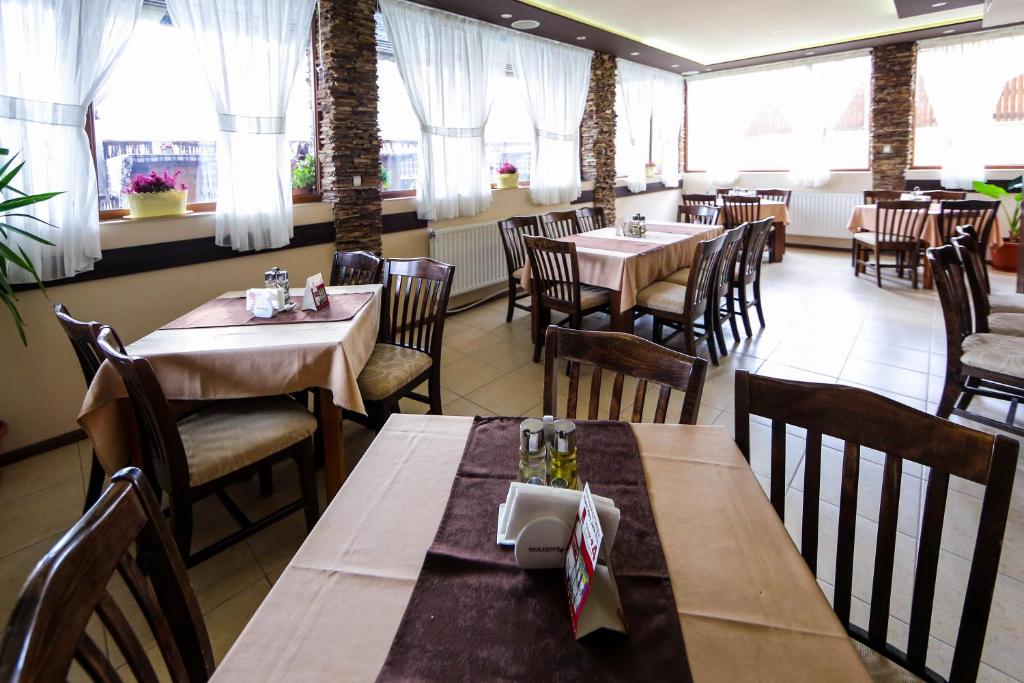 Restaurace v ubytování Sharkov Family Hotel