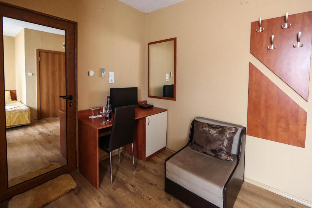 TV a/nebo společenská místnost v ubytování Sharkov Family Hotel