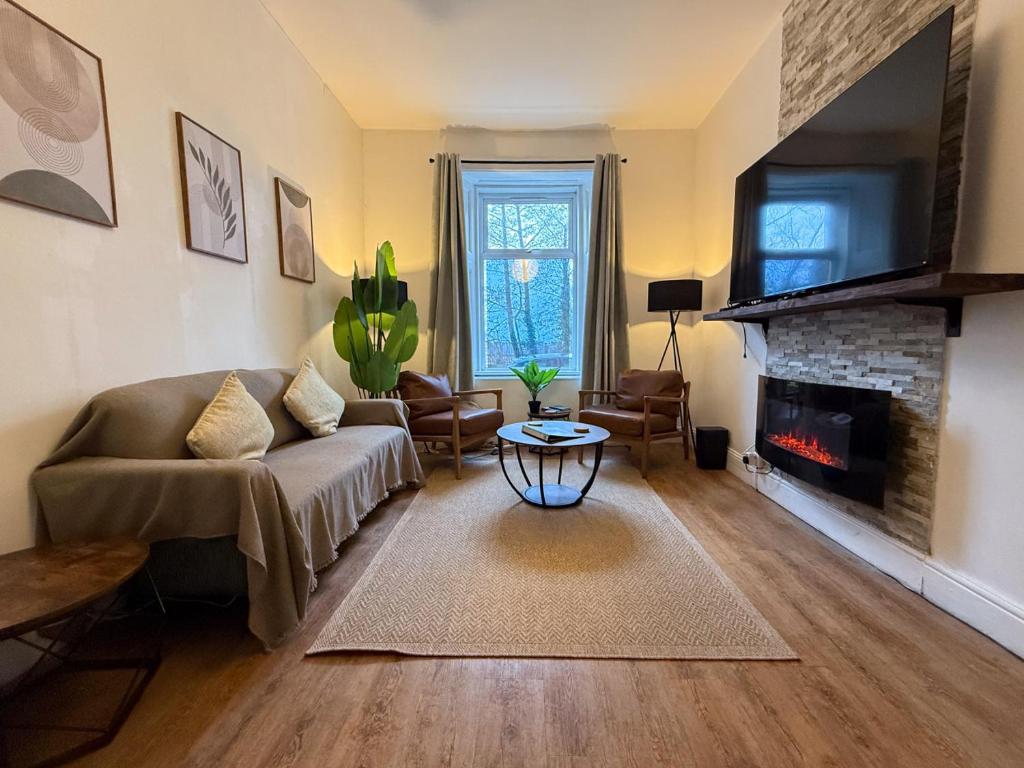 Gallery image of 2BR Glasgow Flat - King & Super King - Fireplace in Glasgow