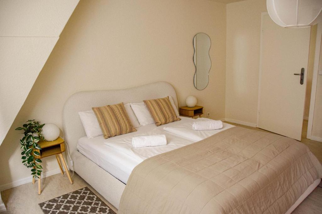 a bedroom with a white bed with two night stands at Goldlöckchen, 80 qm 2-Room Apartment im Herzen der Detmolder Innenstadt in Detmold
