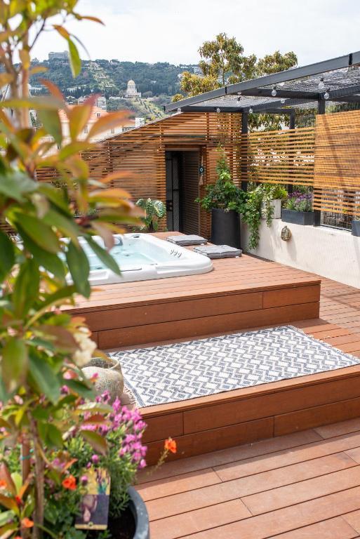 PORT CITY HAIFA - Urban Penthouse Loft WJacuzzi, Haifa (updated prices ...