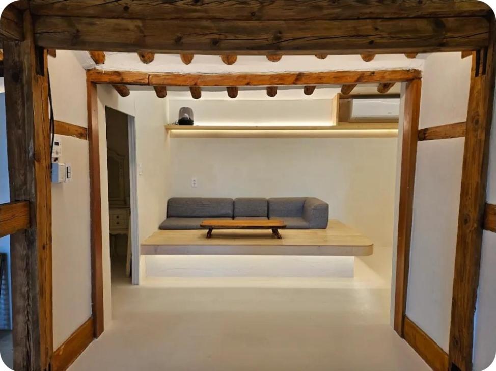 a blue couch sitting in the middle of a room at 경상북도 감성숙소 청화소담 in Yeongcheon