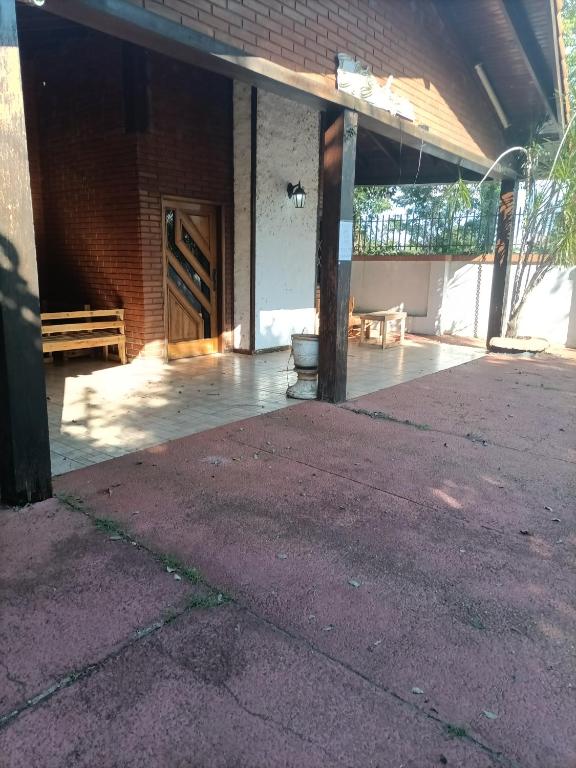 an empty building with a door and a bench at Bodegon in Encarnación