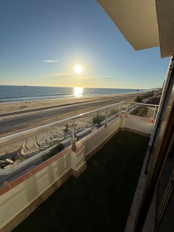Apartamento de 2 dormitorios con terraza y vistas al mar