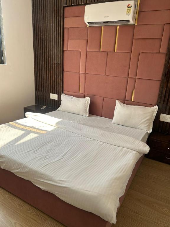 a bedroom with a large bed with a red headboard at Villa 37 in Dhamni