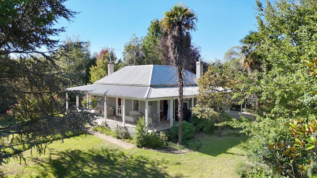 an aerial view of a house with a tin roof at Marianna's Lakeside Cottage in Beechworth