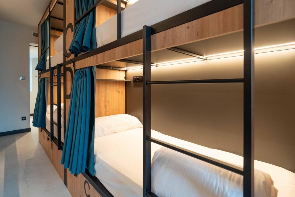 The Central House Granada Elvira - Bed In Een Gemengde Slaapzaal Met 10 Bedden