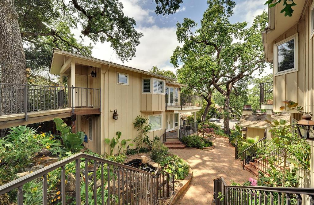Saratoga Oaks Lodge photo
