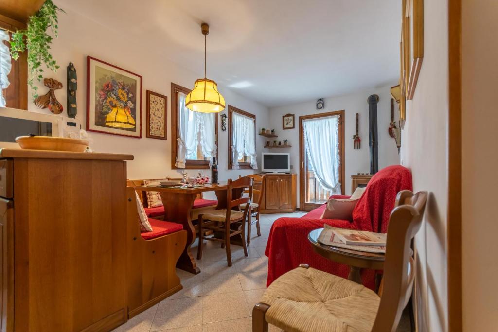 a living room with a table and a dining room at Appartamento Mondeval in Selva di Cadore