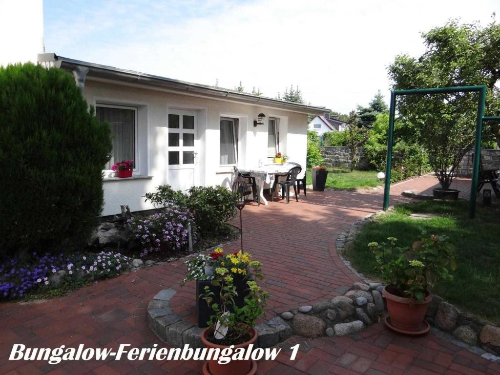 a brick patio in front of a white house at Ferienhaus Eppler _ Objekt 25845 in Rostock