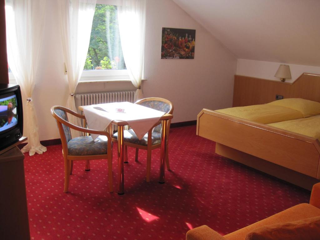 Postel nebo postele na pokoji v ubytování Hotel Goldbächel