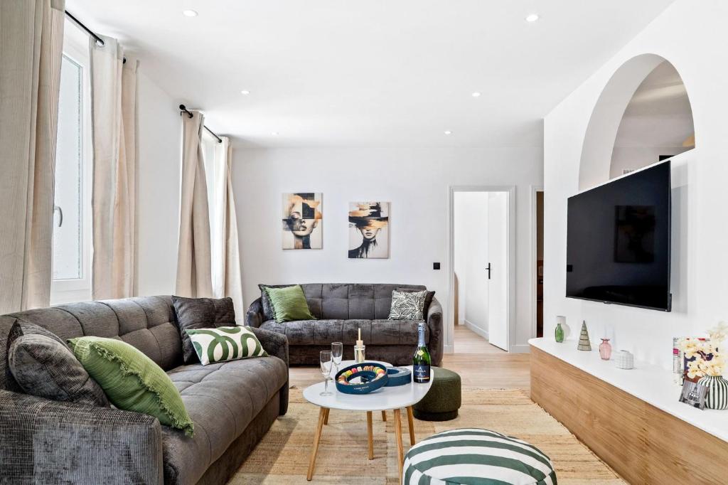TheBlueStay 266 - Stunning AC Apartment