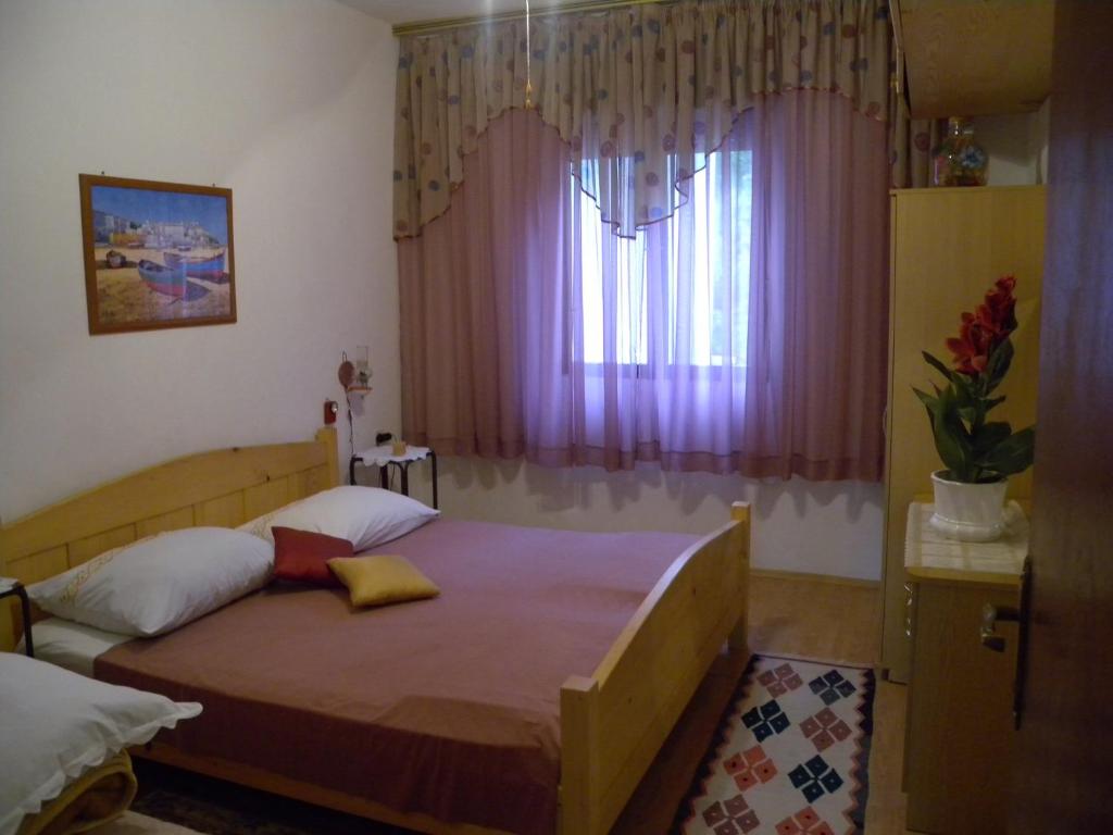 Posteľ alebo postele v izbe v ubytovaní Apartment Jablanac 1