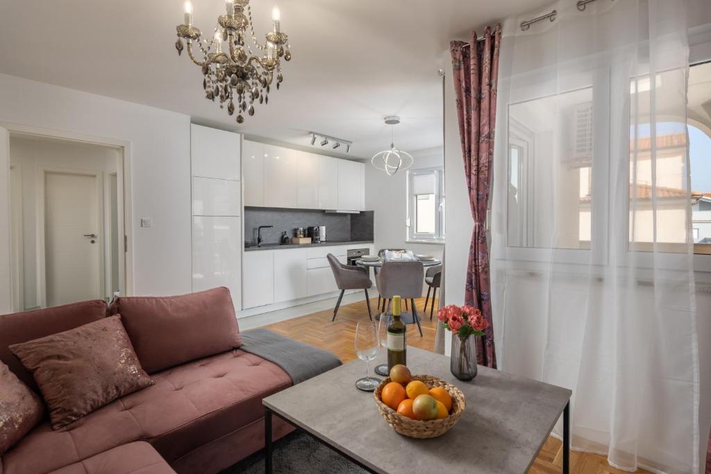 Apt Ana Walk To Beach with Balcony - Happy Rentals
