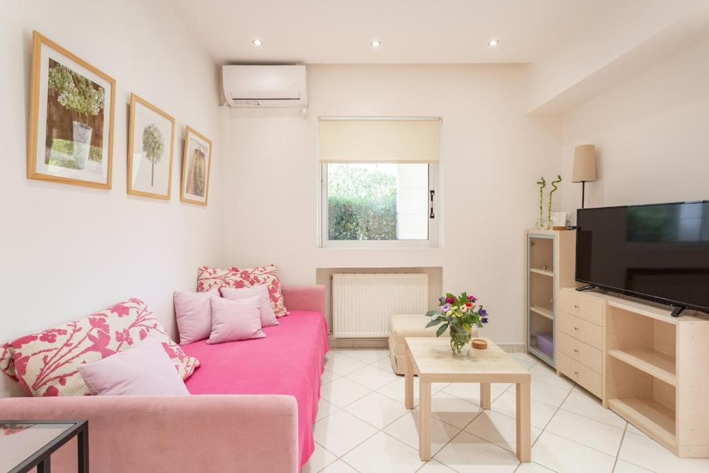 Renovated comfy apartment near Athens Airport