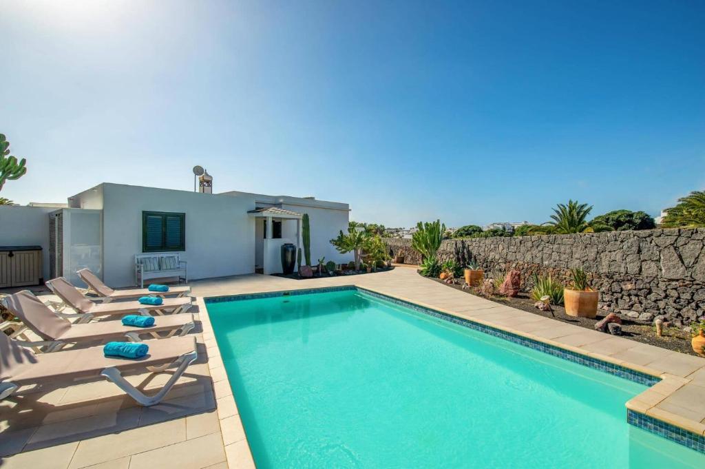 Villa Sarita Sol by Villa Plus
