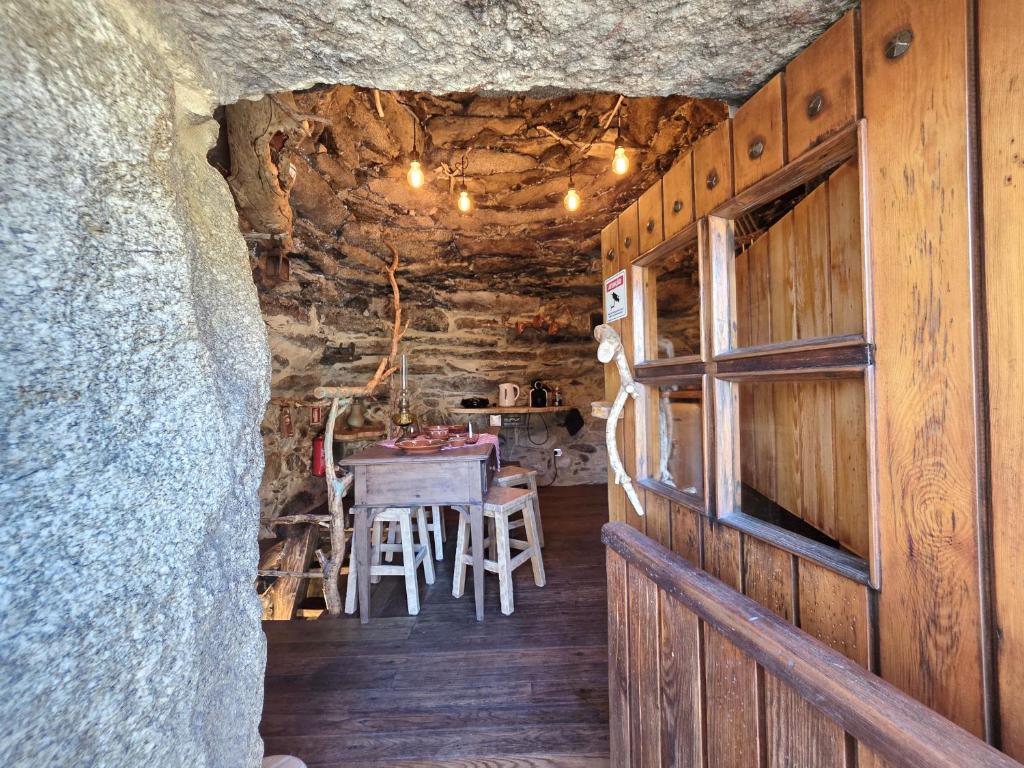 a dining room in a log cabin with a table at Cardenha das Formiguinhas in Monção