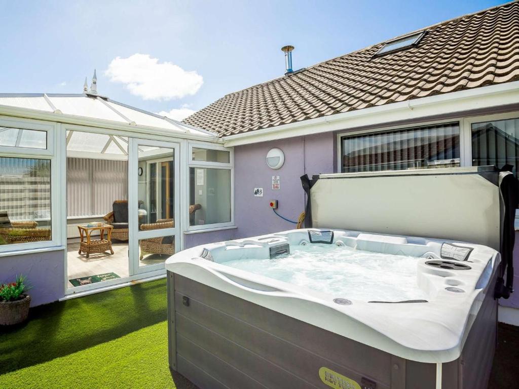 a hot tub in the backyard of a house at 3 Bed in Fairbourne oc-86841 in Fairbourne