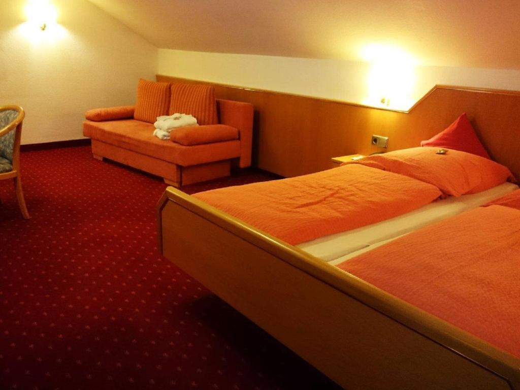 Postel nebo postele na pokoji v ubytování Hotel Goldbächel