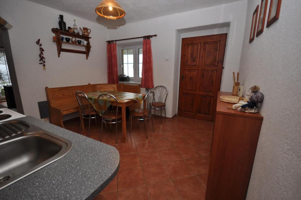 Fotografie z fotogalerie ubytování Holiday home Mrklov/Riesengebirge 2468 v destinaci Mrklov