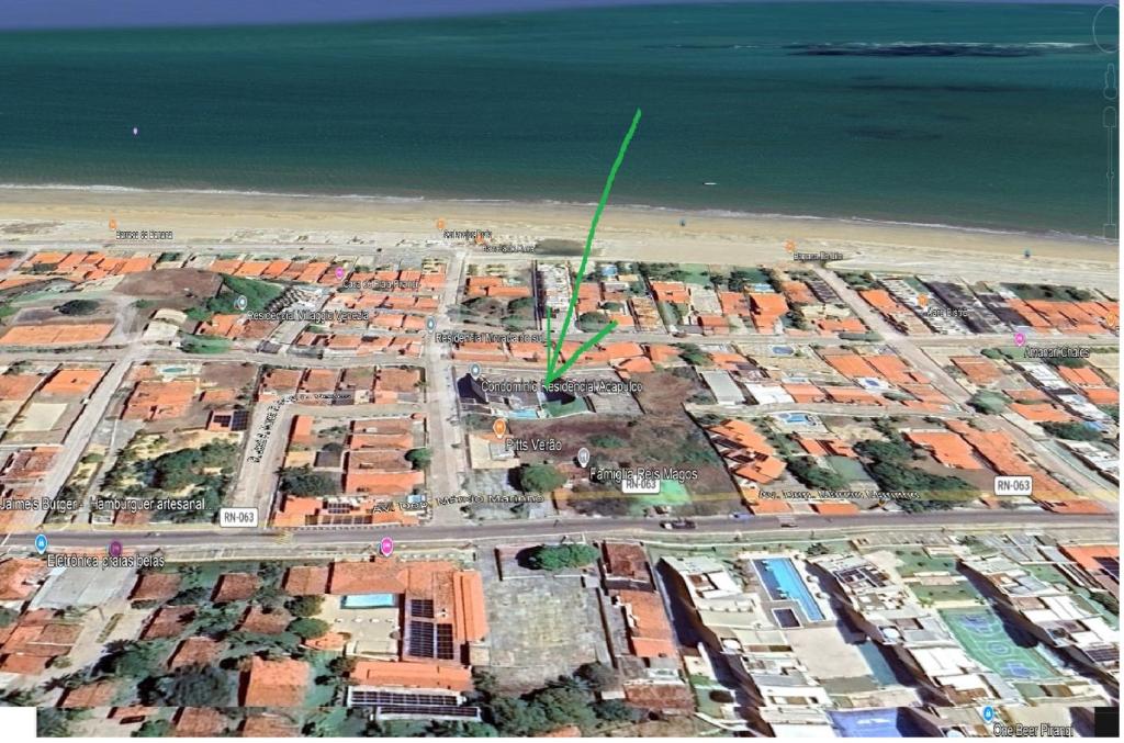 an aerial view of a city with a green arrow at Melhor apto 3 suítes vista praia à beira mar, piscinas e estruturas in Parnamirim