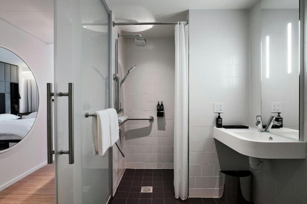 citizenM Seattle South Lake photo