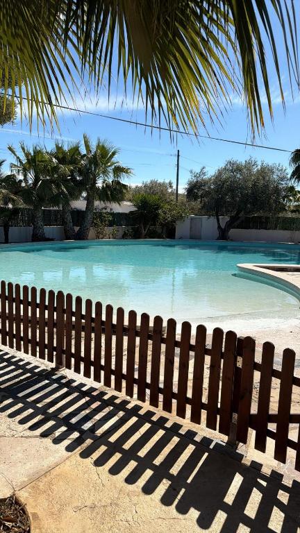 a large swimming pool with a wooden fence at Villa Carlos in Vinarós