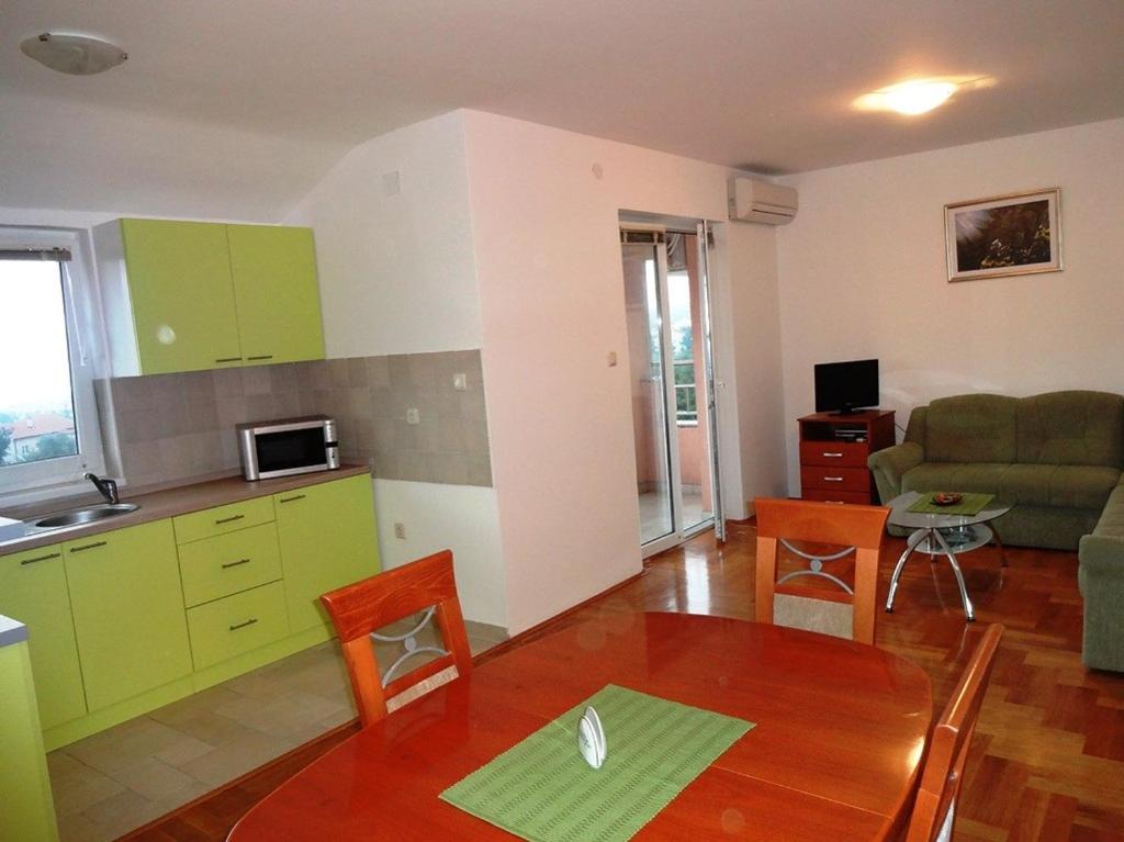 Zdjęcie z galerii obiektu Apartment Malinska,Krk, Primorje-Gorski Kotar 4 w mieście Malinska