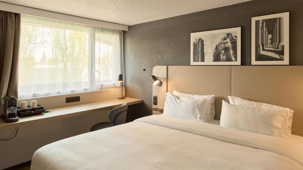 Campanile Tours Sud ~ Joué-Les-Tours - Superior Room - 1 King Bed