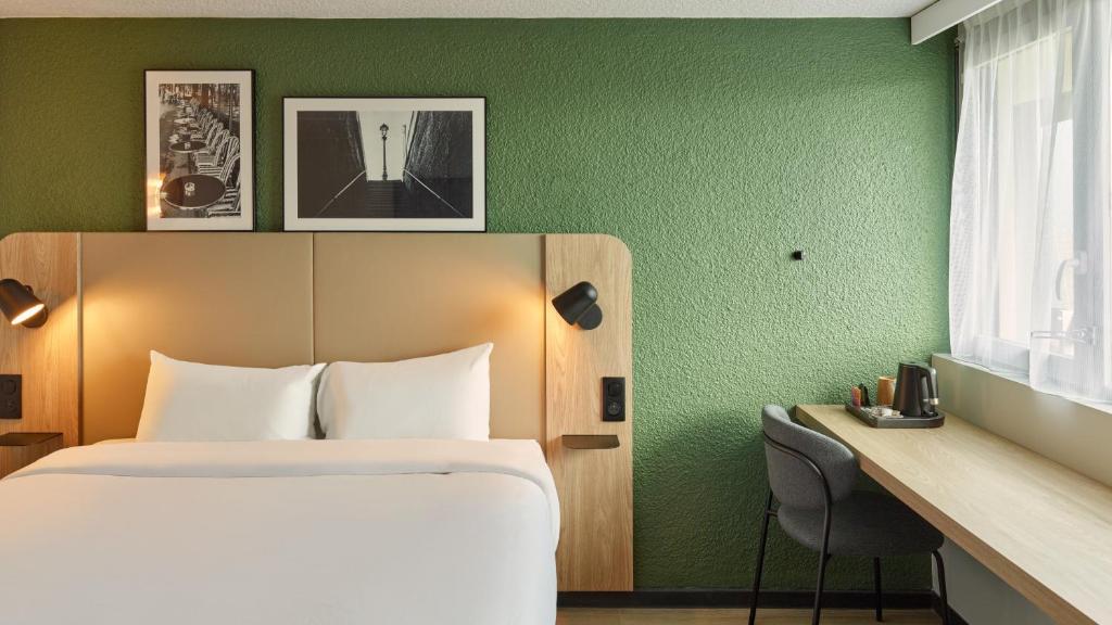 Campanile Tours Sud ~ Joué-Les-Tours - Standard Room - 1 Queen Bed