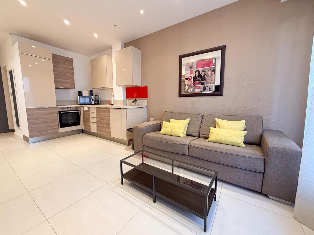 ANGERS 1 Bed - ID109