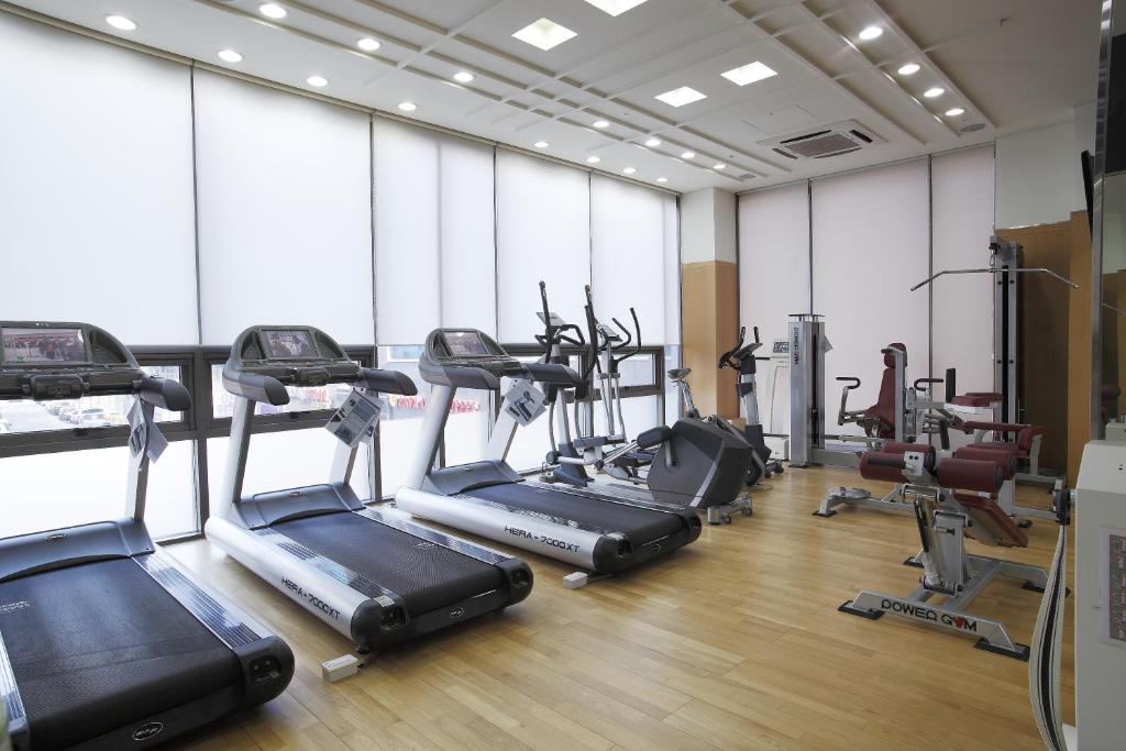 Fitness centrum a/nebo fitness zařízení v ubytování Ramada by Wyndham Dongtan