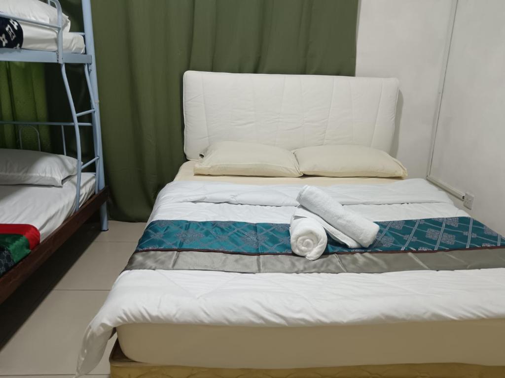 a bed with towels on it in a room at JAA Homes 1-8 Pax Family Stay Jalan UMS KK in Kota Kinabalu