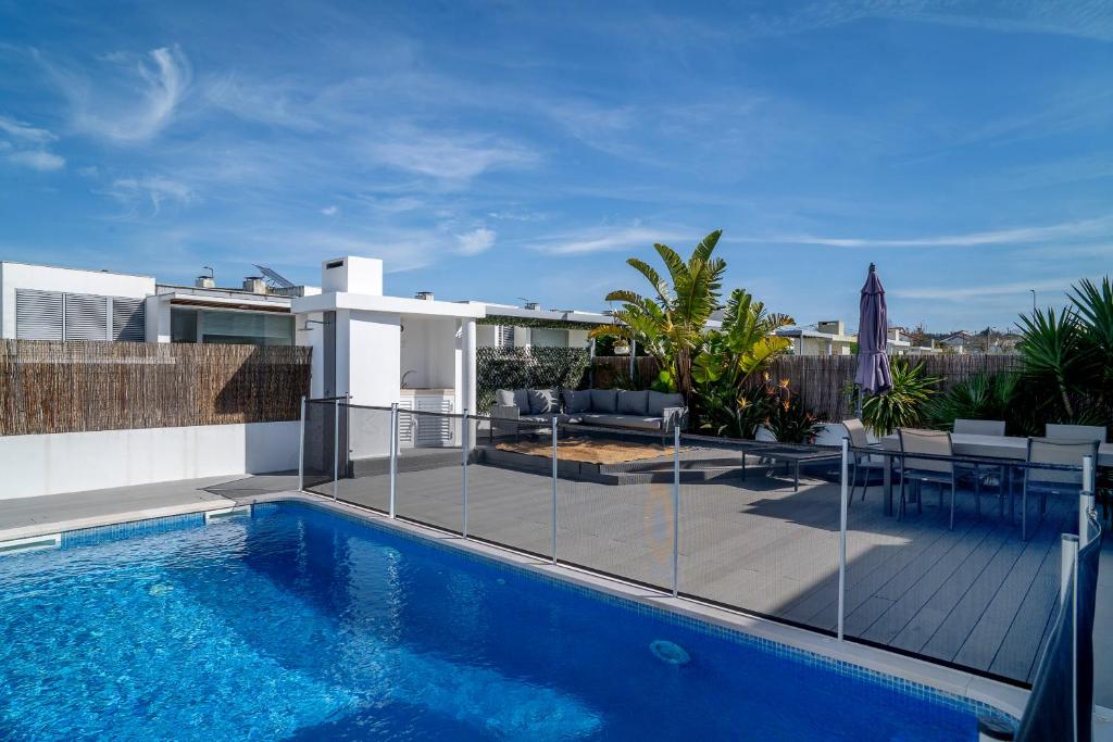 Trevo Beach House - Villa with Private Pool