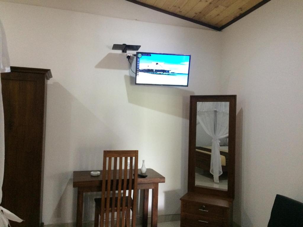 TV a/nebo společenská místnost v ubytování GG Lodge Mirissa