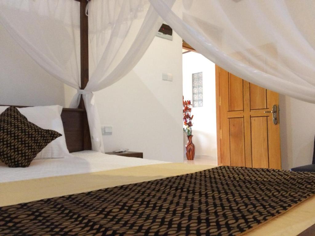 Postel nebo postele na pokoji v ubytování GG Lodge Mirissa