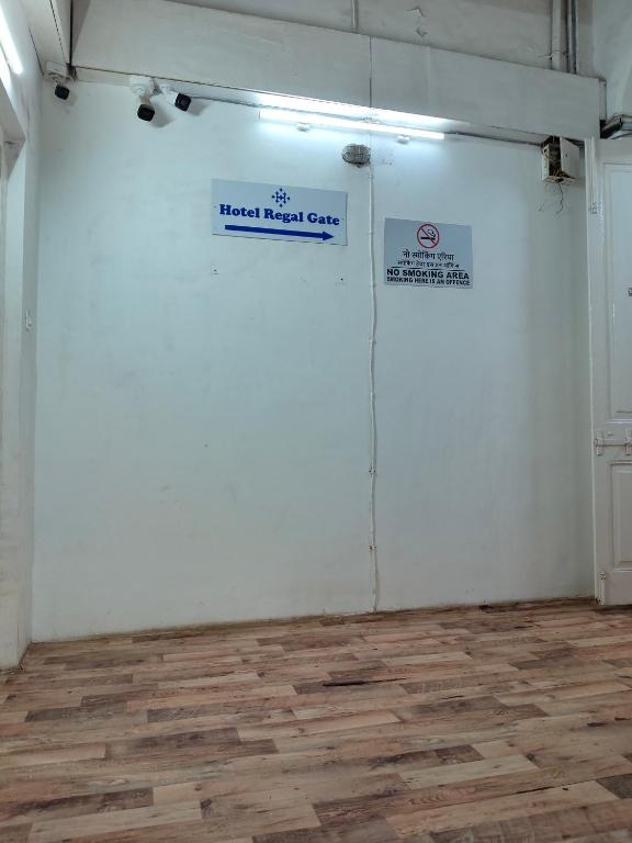 لابی و فضای عمومی Hotel Regal Gate - تصویر ۵