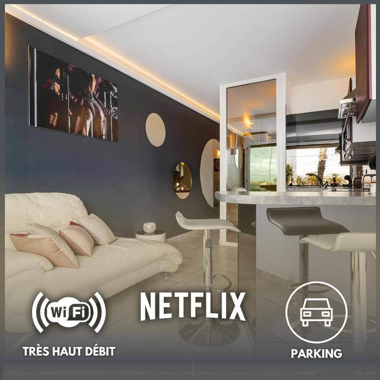 What Else - Port Nature - Vue Port - Parking - Village Naturiste