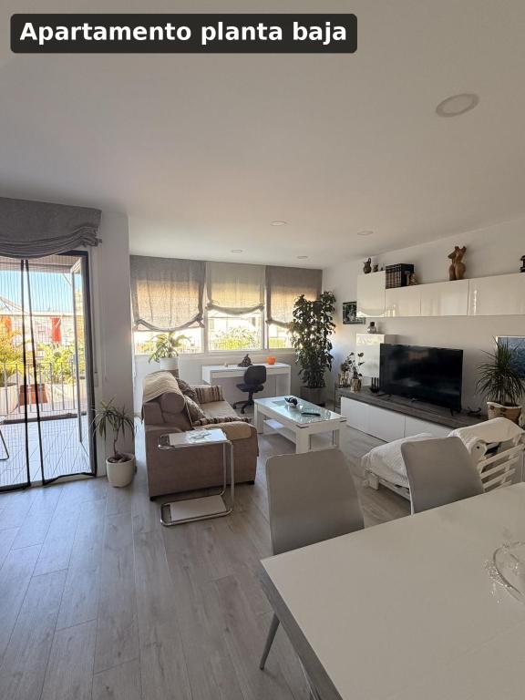 Apartamentos Condal - Dúplex O Planta Baja - Jacuzzi & BBQ solo planta baja