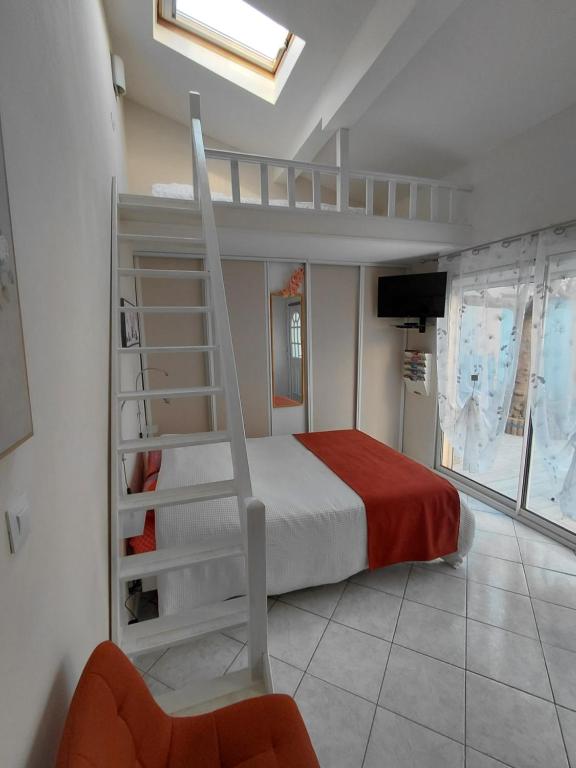 a bedroom with a bunk bed with a ladder at chambre d 'hôtes les Orchidées in Perpignan
