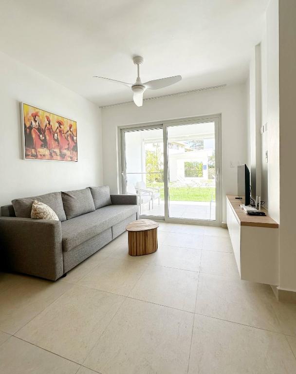 a living room with a couch and a tv at Mananero III in Sosúa