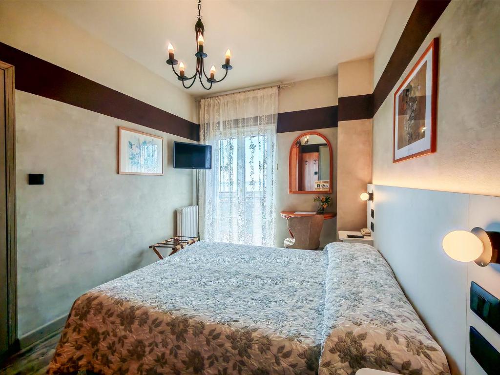 Hotel Castello S. Antonio - Standard Double Room With Balcony And Lake View
