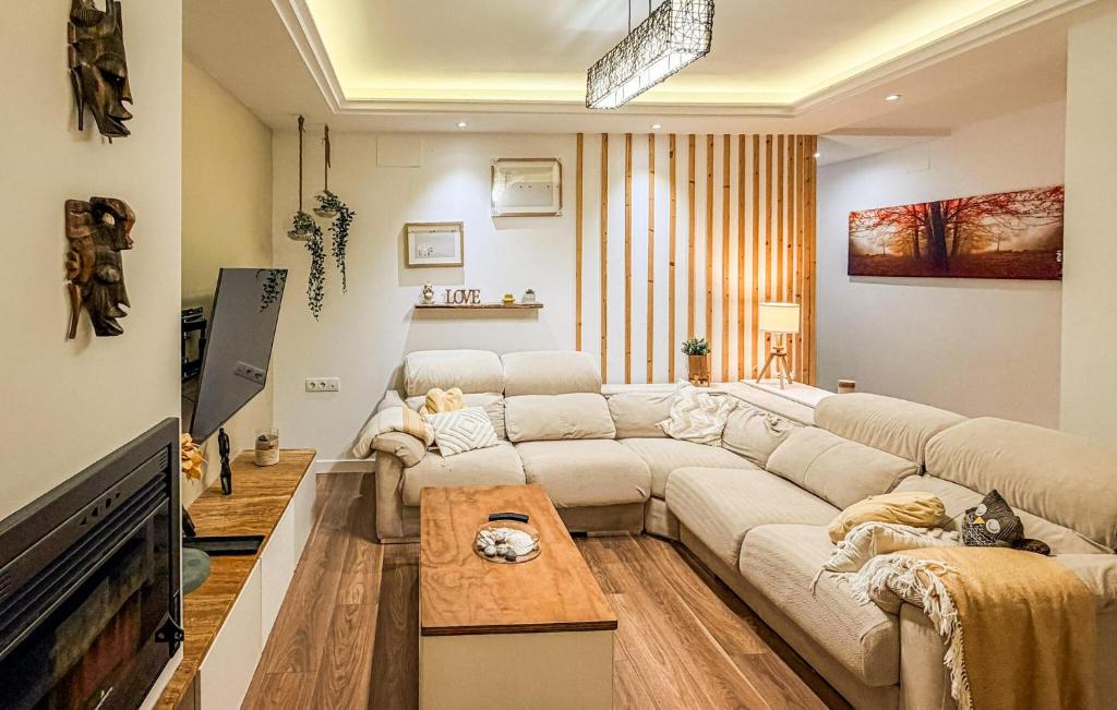 2 Bedroom Nice Apartment In Conil De La Frontera