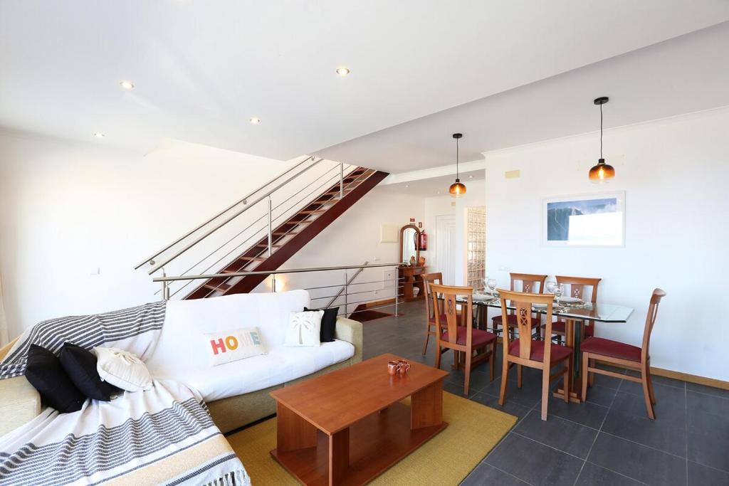 a living room with a couch and a table at T3-Sitio do Surf in Nazaré
